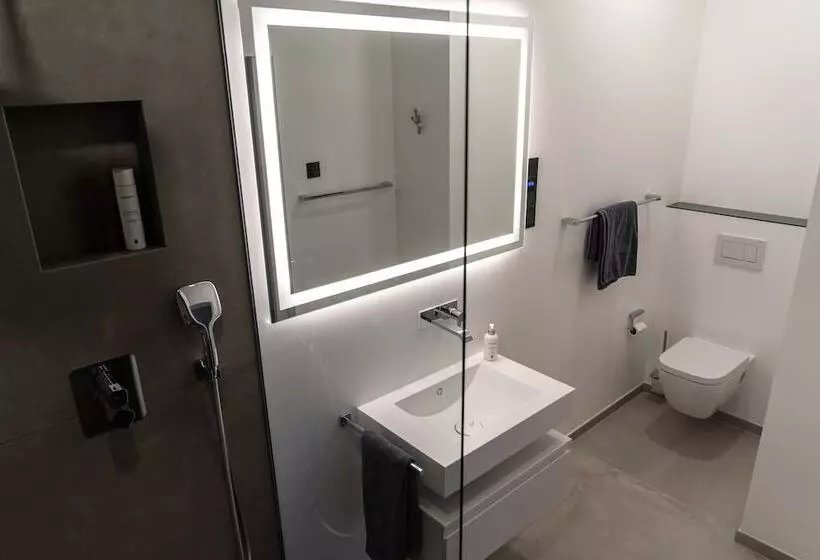 Hotelli The Newsha Signature Home