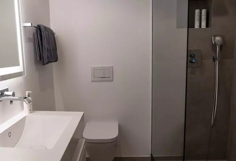 Hotelli The Newsha Signature Home