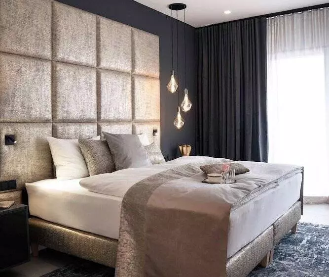 Hotelli The Newsha Signature Home