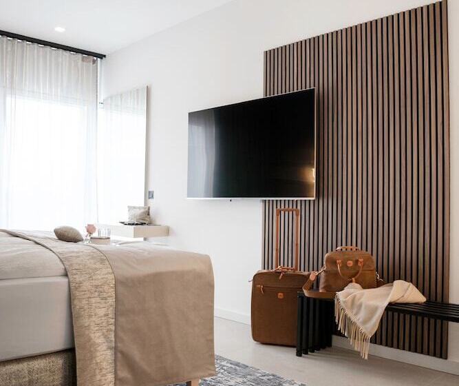 호텔 The Newsha Signature Home