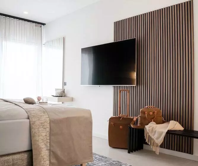 Hotelli The Newsha Signature Home