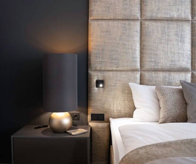 호텔 The Newsha Signature Home