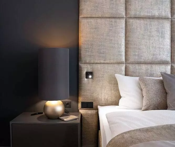 Hotelli The Newsha Signature Home