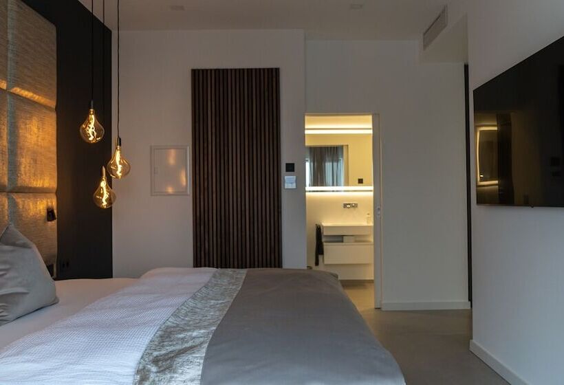 호텔 The Newsha Signature Home