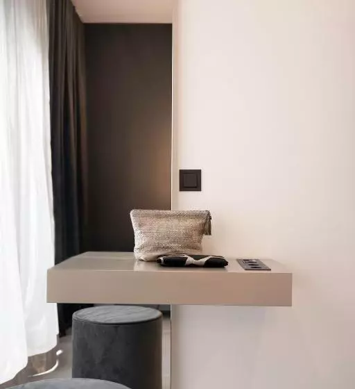 Hotelli The Newsha Signature Home