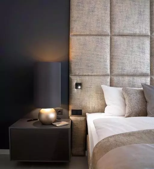 Hotelli The Newsha Signature Home