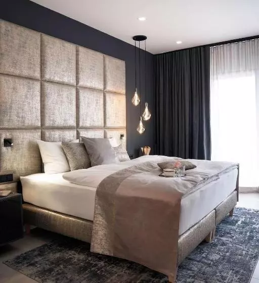 Hotelli The Newsha Signature Home