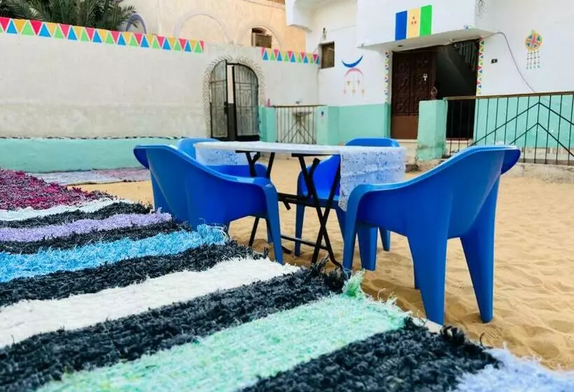 پانسیون Napata Guest House