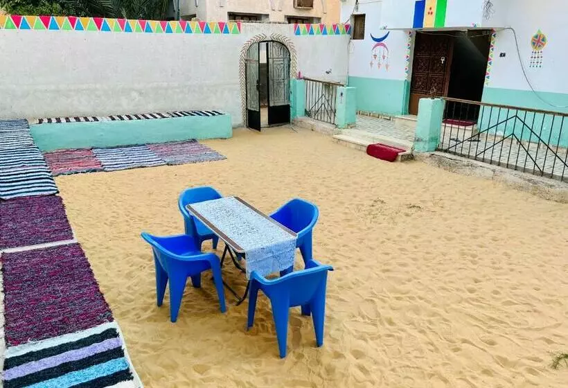 پانسیون Napata Guest House