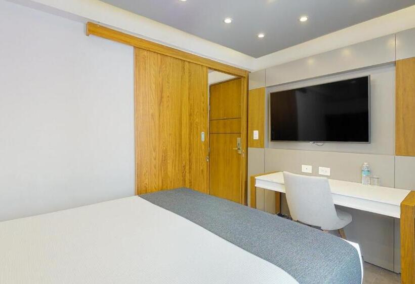 Seven Boutique 10 & 14