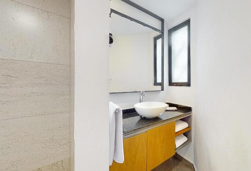 Seven Boutique 10 & 14