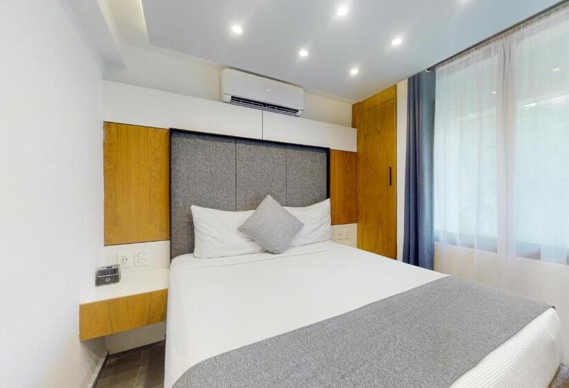 Seven Boutique 10 & 14