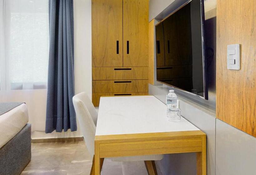 Seven Boutique 10 & 14