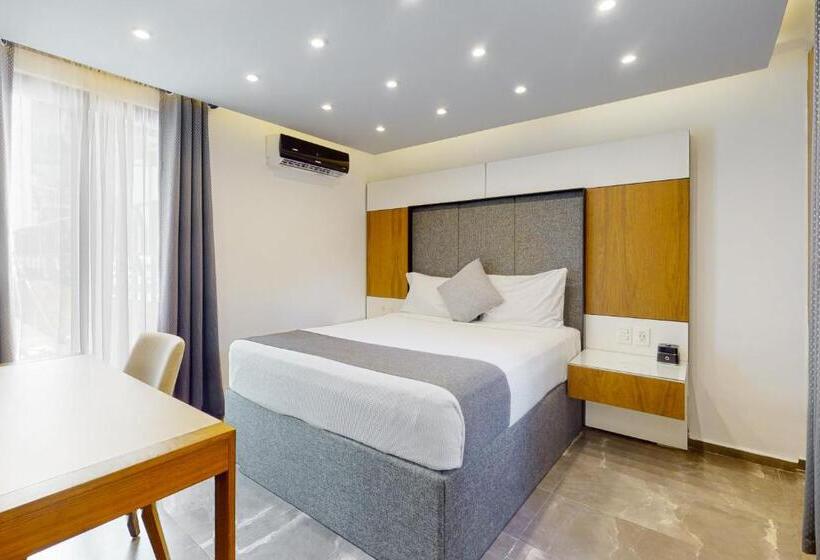 Seven Boutique 10 & 14