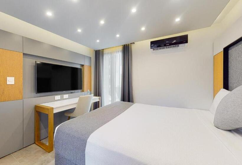 Seven Boutique 10 & 14