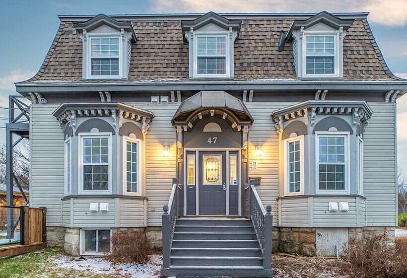 Hostel Riverside Inn