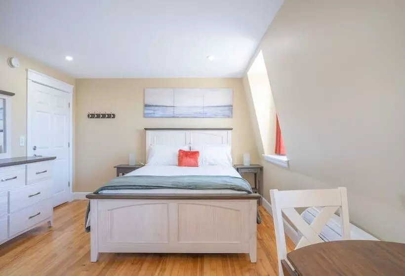 Retkeilymaja Riverside Inn