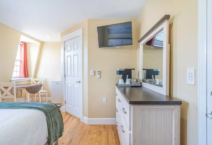 Retkeilymaja Riverside Inn