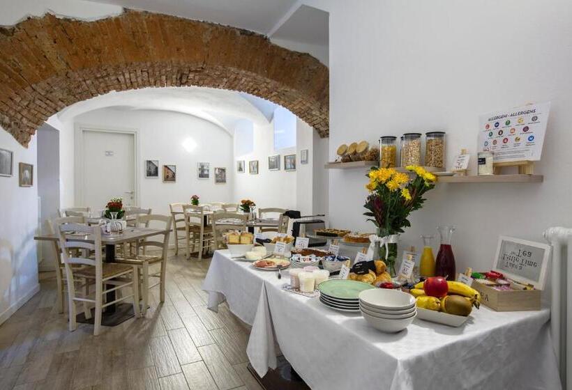 تختخواب و صبحانه La Casa Del Sarto   Rooms And Apartments