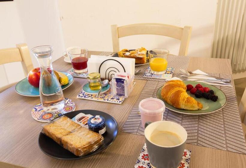 تختخواب و صبحانه La Casa Del Sarto   Rooms And Apartments