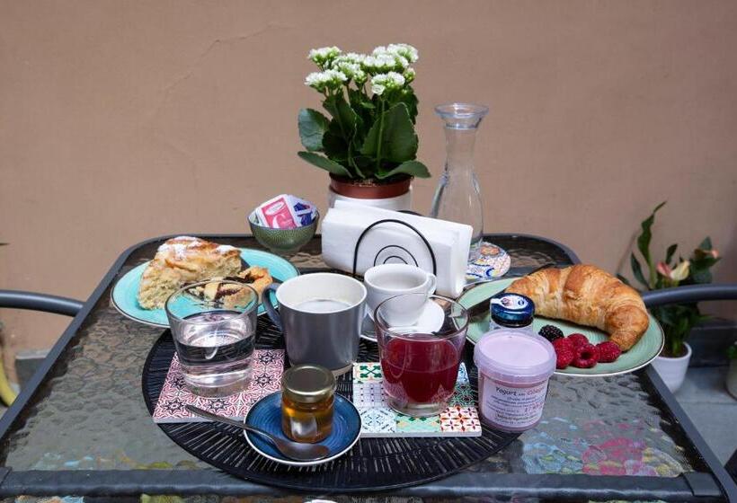 تختخواب و صبحانه La Casa Del Sarto   Rooms And Apartments