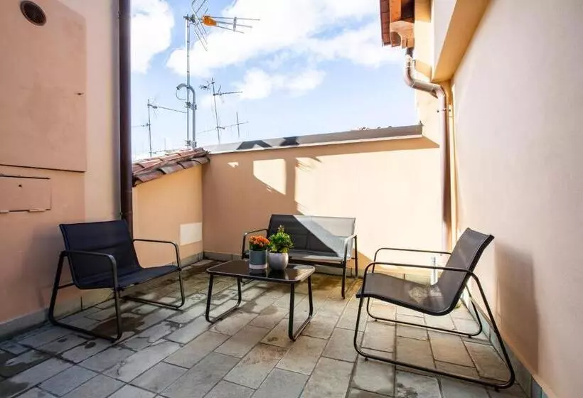 تختخواب و صبحانه La Casa Del Sarto   Rooms And Apartments