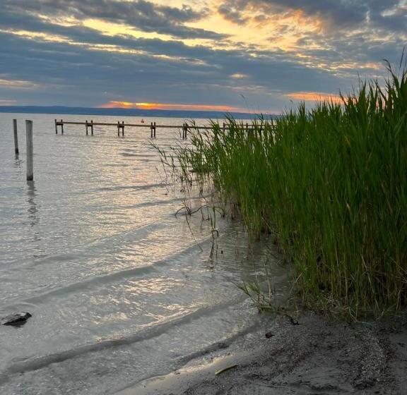 Bed and Breakfast Mediterranean Lake Escape House