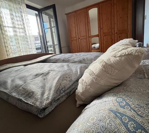 Bed and Breakfast Mediterranean Lake Escape House