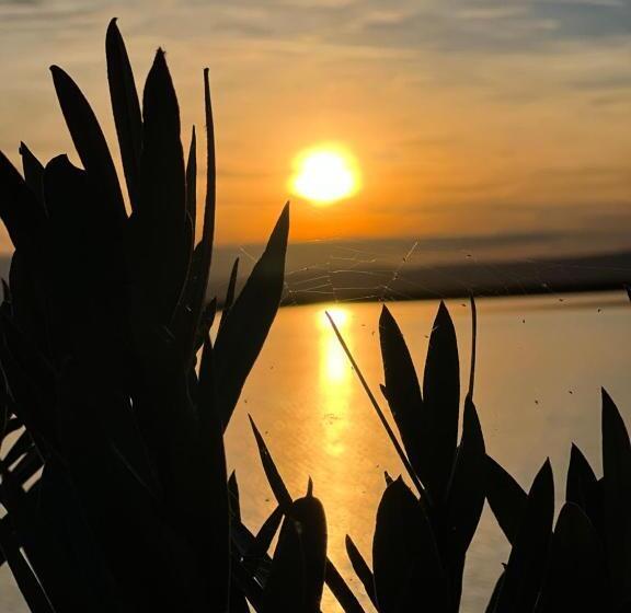 Bed and Breakfast Mediterranean Lake Escape House