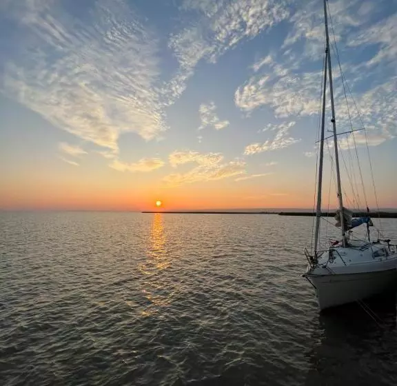 ベッドアンドブレックファースト Mediterranean Lake Escape House