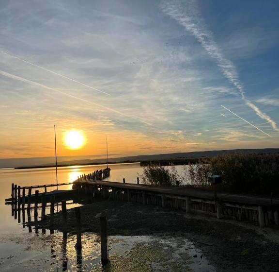 Bed and Breakfast Mediterranean Lake Escape House