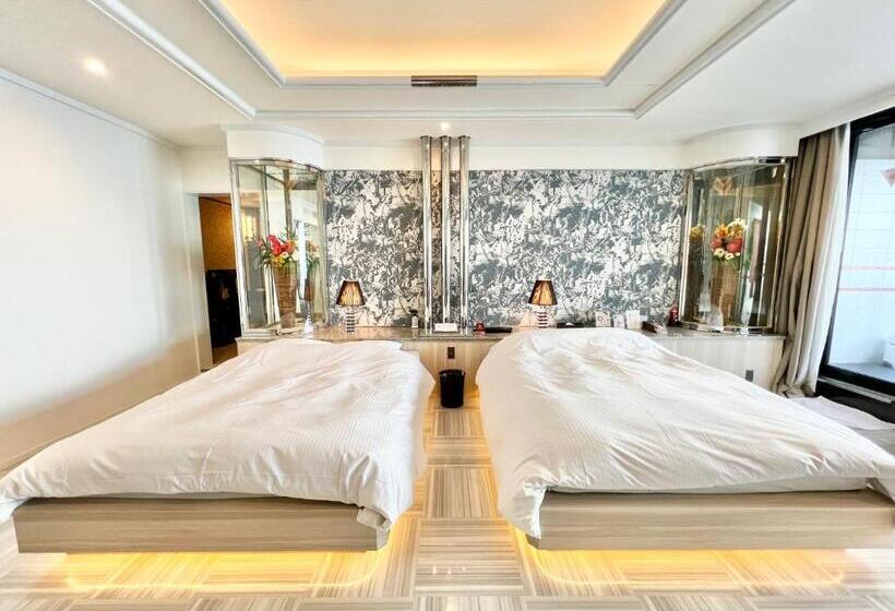 בית מלון כפרי Sky Tower Sweet 4 Beppu, Resort Love