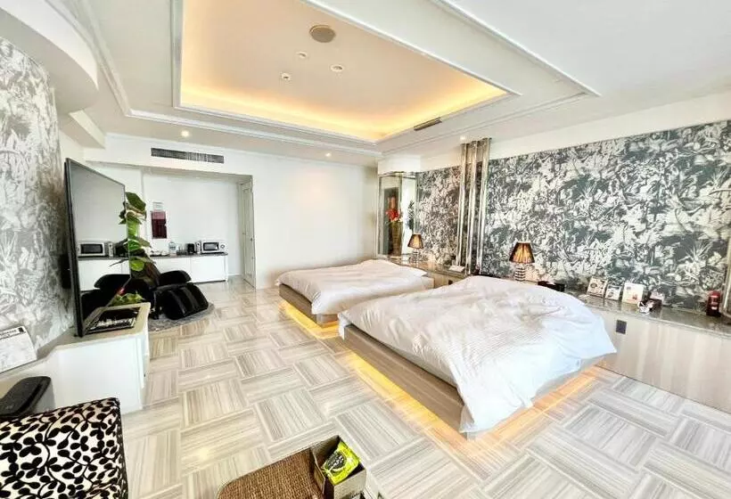 Hotelli Sky Tower Sweet 4 Beppu, Resort Love