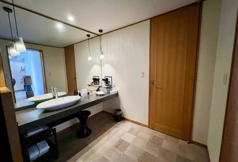 Hotelli Sky Tower Sweet 4 Beppu, Resort Love