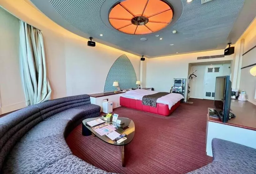 Hotelli Sky Tower Sweet 4 Beppu, Resort Love