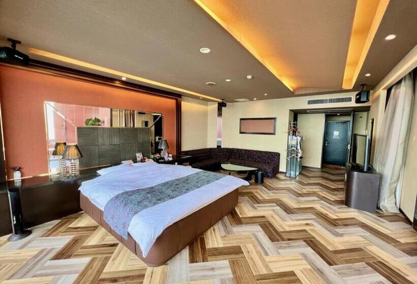 בית מלון כפרי Sky Tower Sweet 4 Beppu, Resort Love