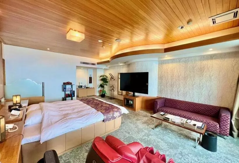 Hotelli Sky Tower Sweet 4 Beppu, Resort Love