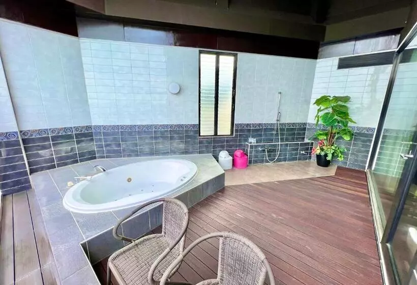 Hotelli Sky Tower Sweet 4 Beppu, Resort Love