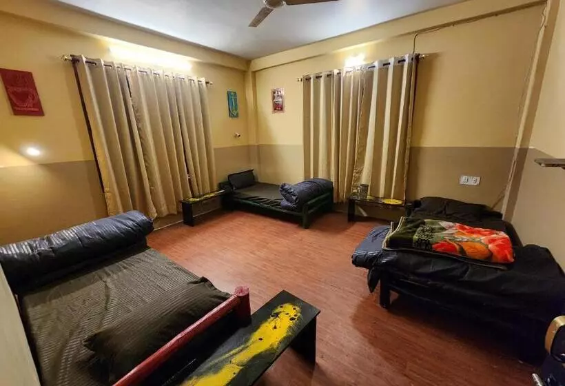 ホテル Woodzo Kasol