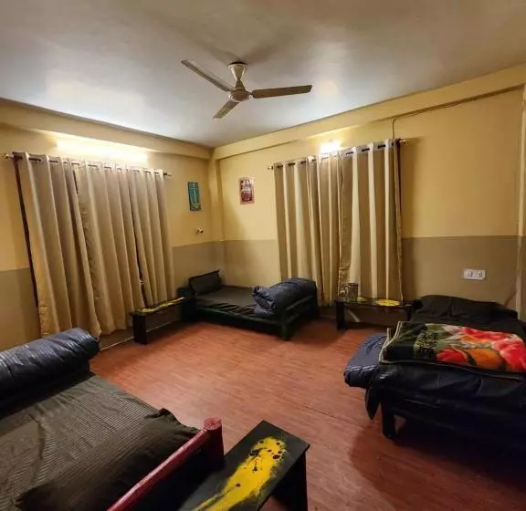 ホテル Woodzo Kasol