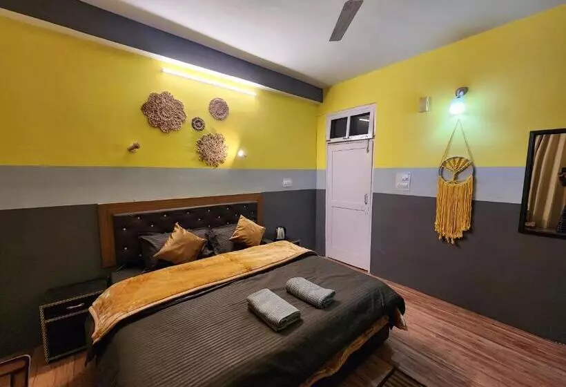 ホテル Woodzo Kasol