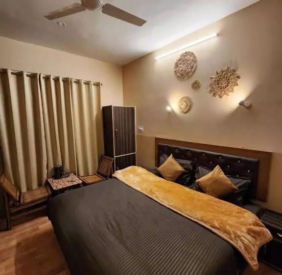 ホテル Woodzo Kasol