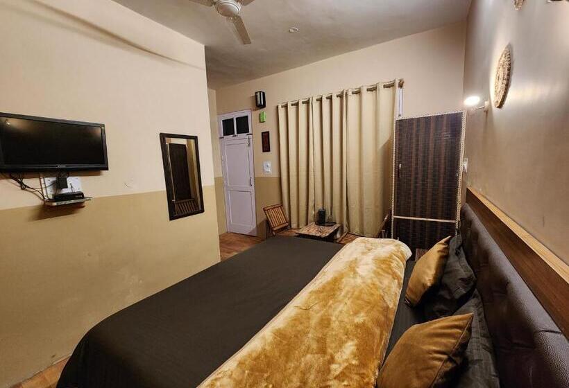 Отель Woodzo Kasol