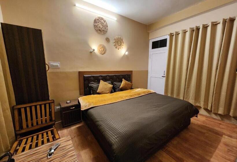 Отель Woodzo Kasol