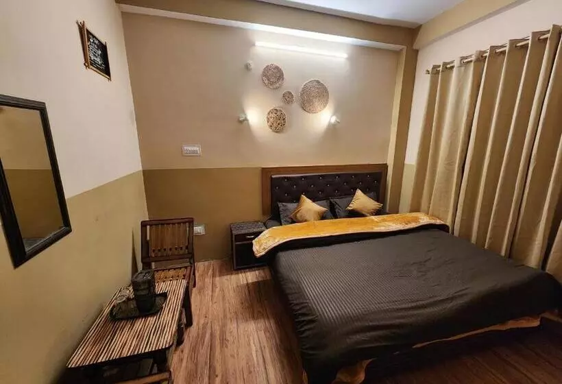 ホテル Woodzo Kasol