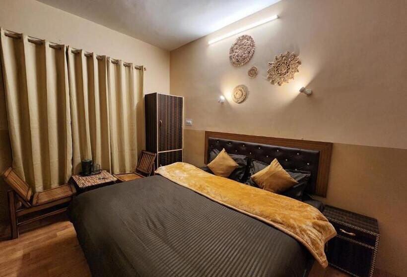 Отель Woodzo Kasol