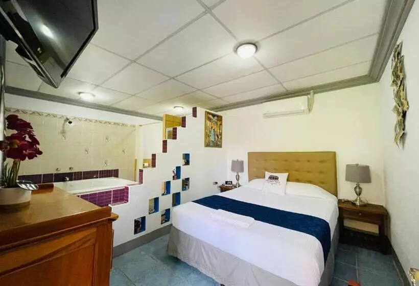 پانسیون Hostal Clary