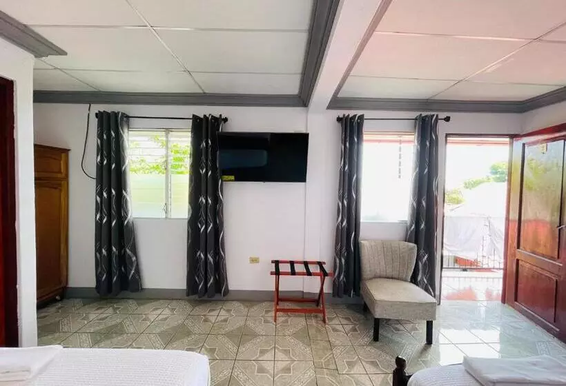 پانسیون Hostal Clary