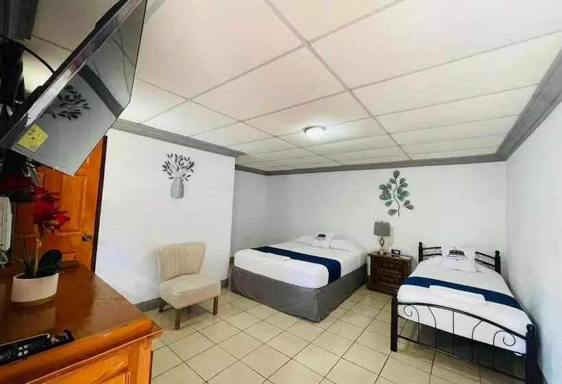 پانسیون Hostal Clary