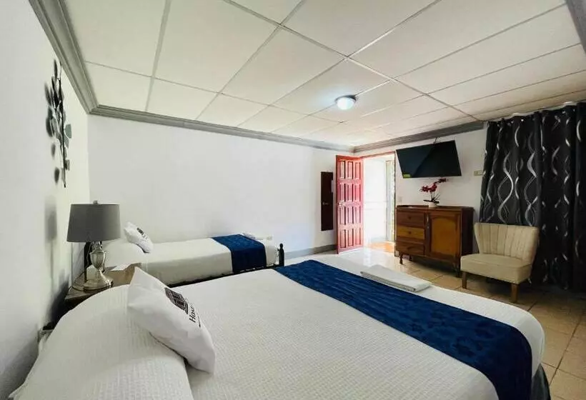 پانسیون Hostal Clary